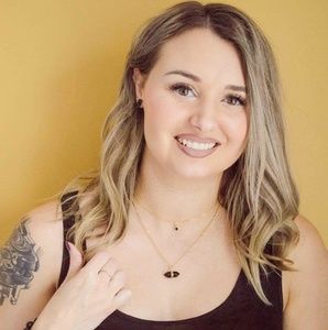 Meet your Posher, Leah